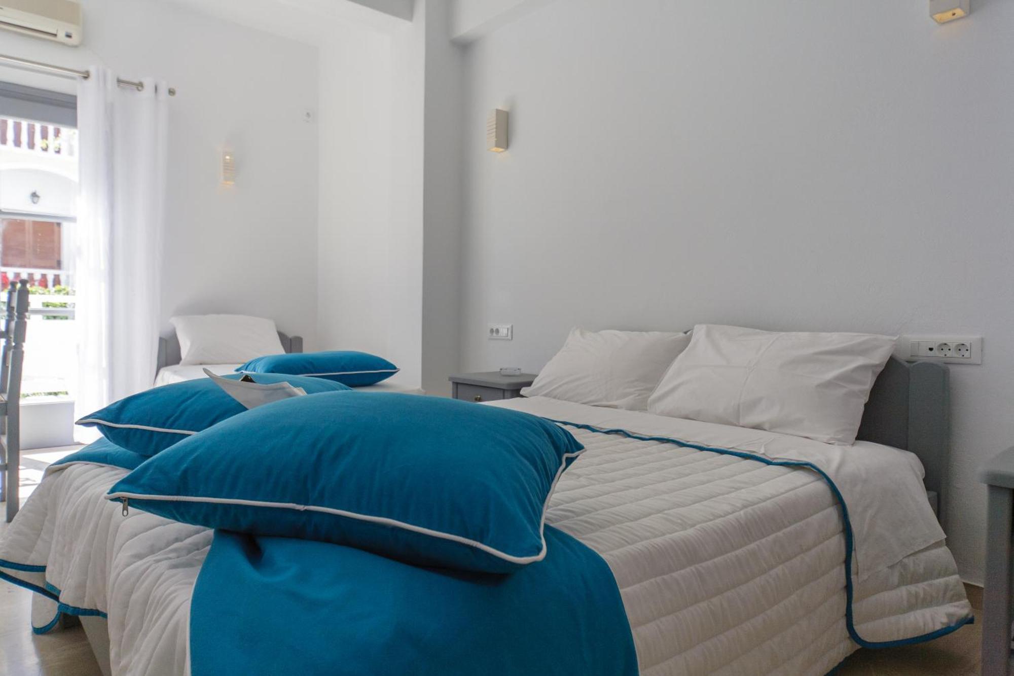 Blue Waves Suites & Apartments Kamári Rum bild
